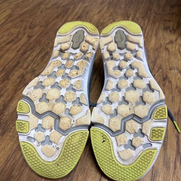 Nike Flywire Women's Size 7.5 Gray Green Running Sneakers Shoes - Picture 9 of 10